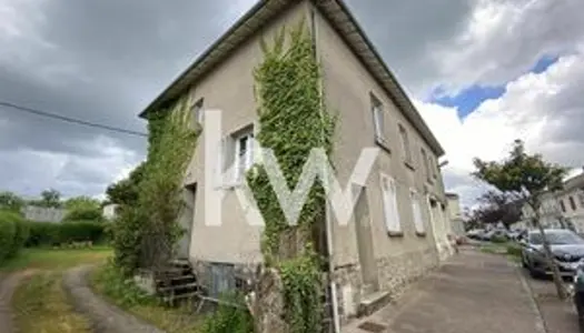 Immeuble (245 m²) à vendre à ORADOUR SUR GLANE-87520 