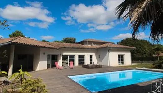 Villa 7 pièces 210 m² 