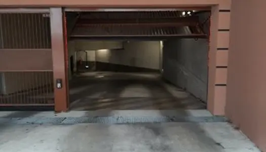 Loue parking souterrain