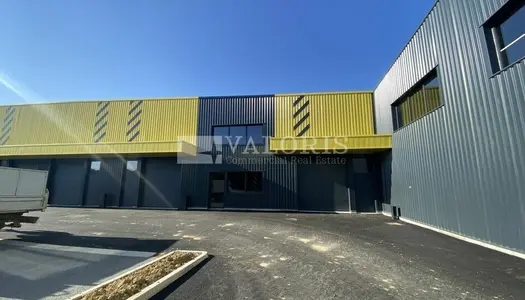 Location Local commercial 540 m² à Frans 4 166 € CC /mois