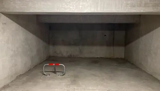 Place de parking en sous-sol 