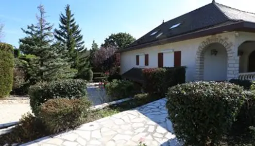 Très belle villa cossue à Claix - 173 m2, terrain 1049 m2, très belle vue et calme - 620 k euros 