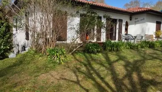 Jolie maison sur grand terrain à Arcangues