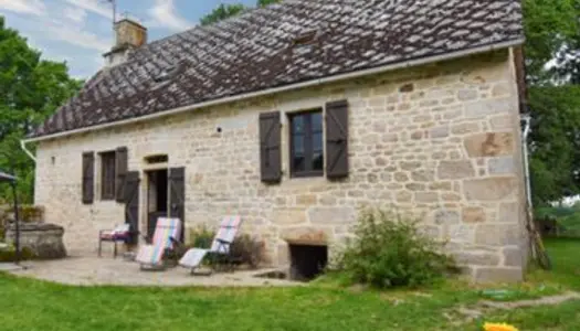 A VENDRE : une petite ferme comprenant un gîte