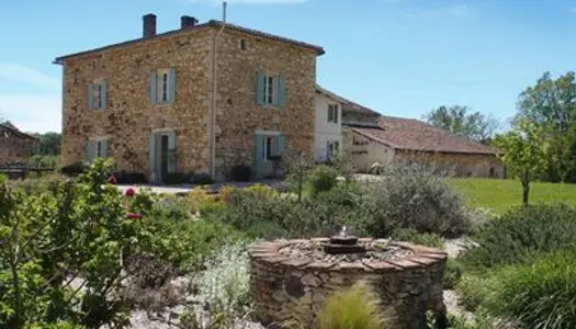 Ancien corps de ferme rénové avec piscine 