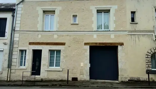 Maison de Bourg avec Terrain, Garage et Hangar Spacieux 