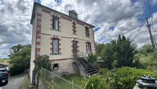 Maison des années 20 à rénover proche Baignes 