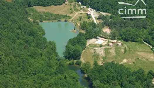 Domaine de Loisir de 9 hectares avec ses 2 lacs privés 