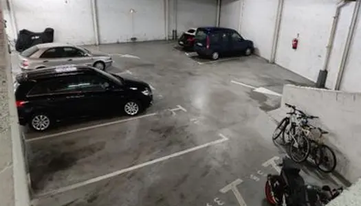 Parking couvert pour moto, scooter Marmande