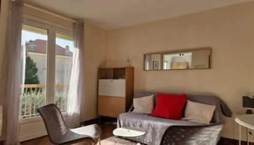 Studio 1 pièce 27 m² 