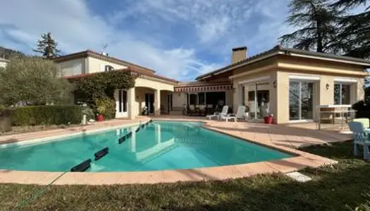 Villa 10 pièces 313 m²