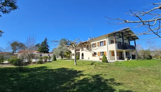 Villa T10 de 348m² piscine, pool-house, dépendances sur jardin