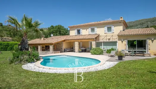 SAINT-MARTIN-DE-PEILLE - VILLA DE CHARME DANS UN QUARTIER RECHERCHÉ - GRAND TERRAIN PLAT 