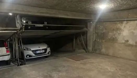Place de stationnement sécurisée en sous-sol 
