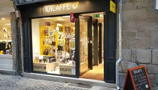 Boutique 49 m2-Vannes intramuros rue Saint Salomon 