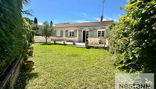 Castries, Maison de plain pied ,4 chambres, Jardin et piscine. 