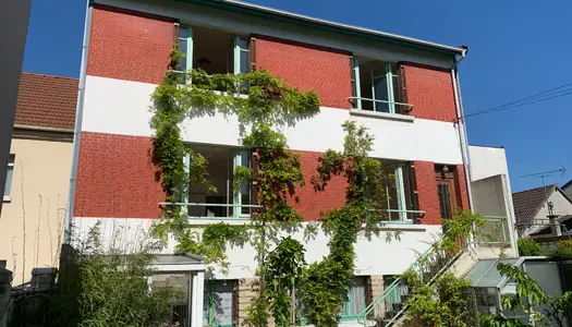 Maison de 193 m2 divisée en 3 appartements avec deux jardins