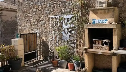 Vends jolie maison avec belle exposition, dans le charmant village de St Couat d'Aude