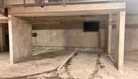 Place parking en souterrain