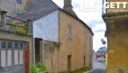 Maisonnette du 15ème/16ème siècle à restaurer entièrement dans un village historique à 