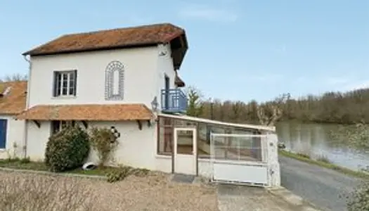 Propriété en bord de Seine avec dépendances à PORTE-DE-SEINE