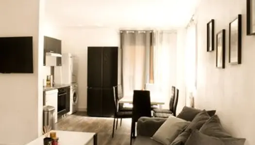 Colocation duplex avec terrasse + service de ménage inclus / Chambre avec salle de bain privative 