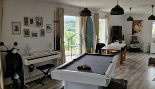 Villa 8 pièces 250 m²