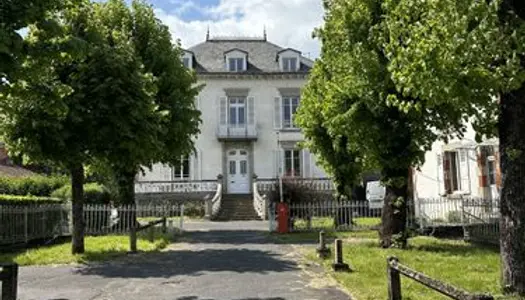 Appartements Meublés et Neuf - A côté de l'hôpital - Villa de standing - Aurillac