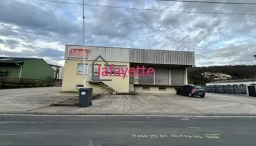 Local commercial 890 m²