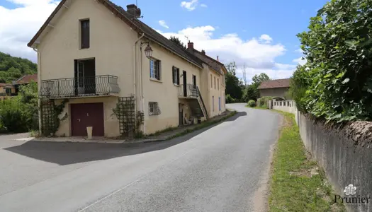 Vente Maison de village 70 m² à Charbonnat 70 000 €