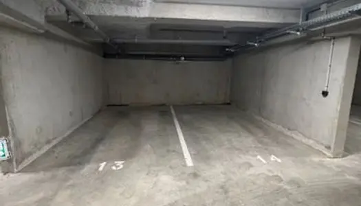 Place de parking double boxable 