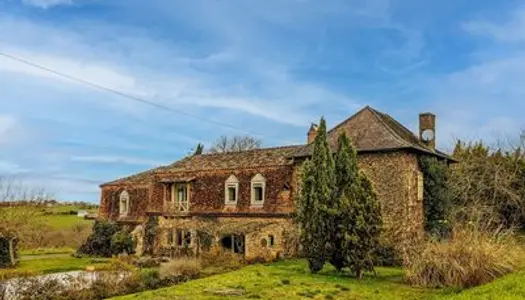 Maison de caractère unique en pierre avec vues panoramiques