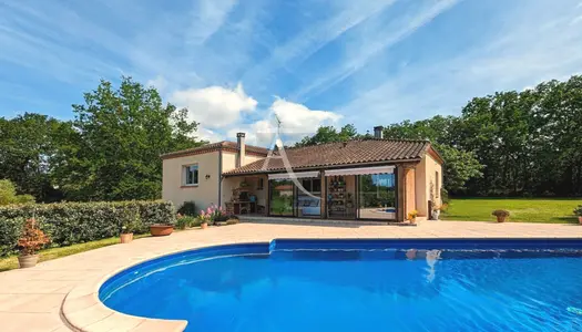 Magnifique maison d'habitation avec environnement très calme. 