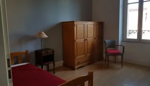 Loue chambre meublée