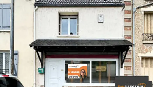 Local PRO + Maison, Terrasse, 2 garages. Saint-les-Deux-Jume 