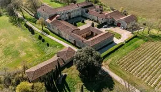 Superbe Château du 17ème au coeur du Gers