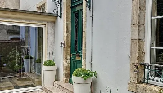 A Vendre, Maison de ville avec jardin à GRAY