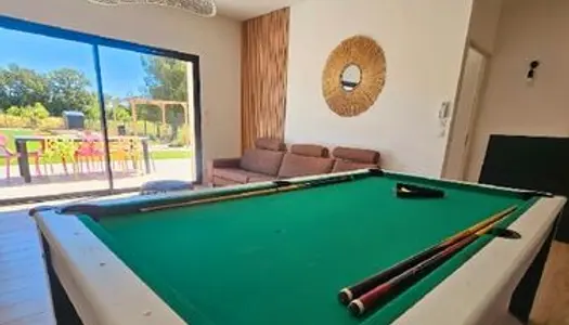 Villa T4 entièrement meublé, salle de cinéma, jacuzzi spa, boulodrome, fléchette, Billard 