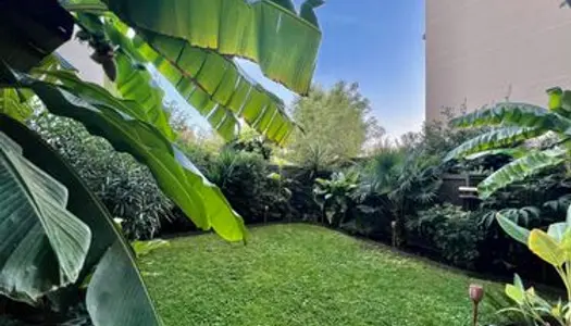 Appartement coup de coeur, esprit loft unique 2p 48m2 + terrasse et jardin tropical privatif 60m2 