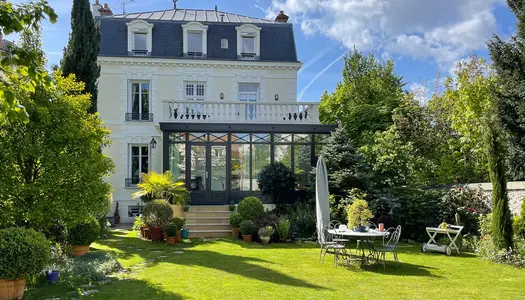 A Fontainebleau, luxueuse maison bourgeoise rénovée de 290 m2 avec jardin de 729 m2 
