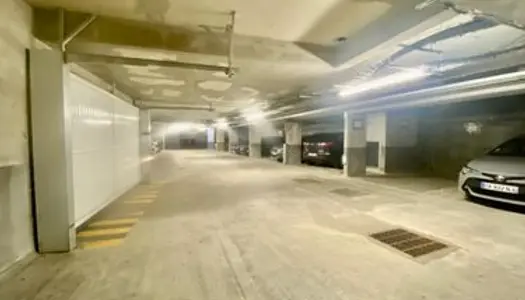 Place de parking en sous-sol sécurisée