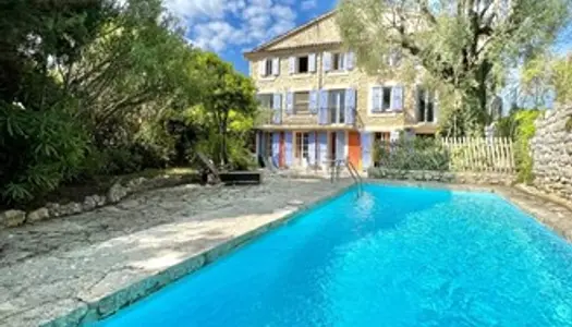 Mouans Sartoux - Maison 8 pièces 238m² avec jardin et piscine 