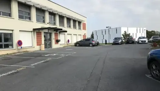 Immeuble de Bureaux avec 42 places de parking