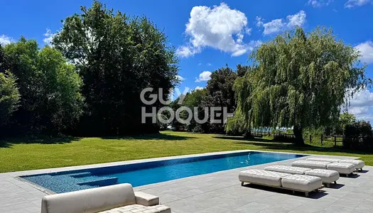 A ENGLESQUEVILLE-EN-AUGE, MAGNIFIQUE VILLA NICHÉE DANS UN PARC ARBORE AVEC PISCINE ! 