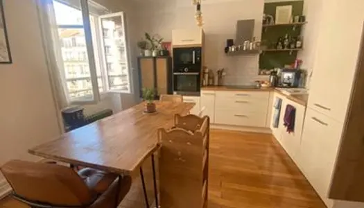 Bel appartement T3 traversant proche des quais du Rhône