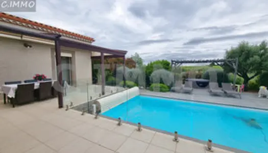 Belle villa de plain-pied T6 de 182 m² sur terrain de 1 866 m² a 