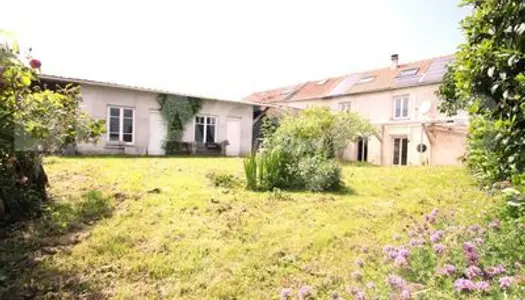 Charmante Maison en Pierre à 10 min de Nanteuil-le-Haudouin 