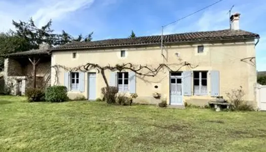 Trois maisons de caractère, deux granges et plus de 4000m2 de te