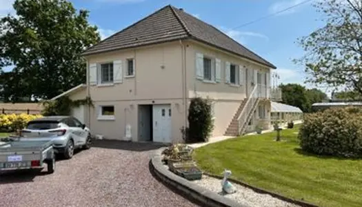 Maison individuelle avec grand jardin et piscine intérieure chauffée avec toit rétractable