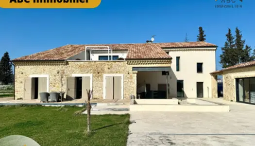 Magnifique Mas de 480M2 avec dépendances, garages, piscines 